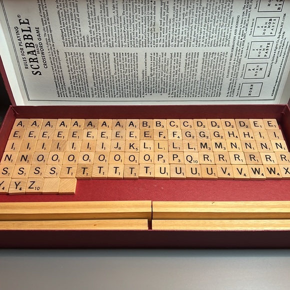 Vintage Scrabble Game by Selchow & Righter Co, 100 Tiles, Board, 4 Trays - Picture 5 of 7